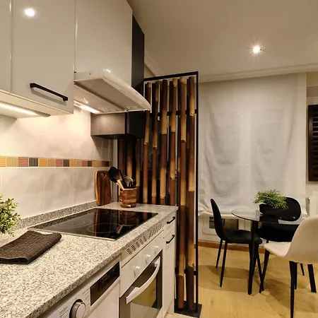 아파트 El Balconcillo, Elegante En El Centro 기욘