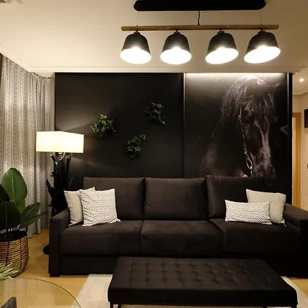 El Balconcillo - Elegante En El Centro - Grupo Querbes خيخون