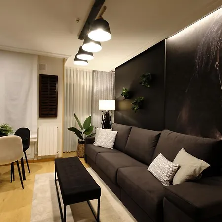 El Balconcillo - Elegante En El Centro - Grupo Querbes Apartman